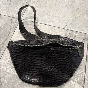 INZI Black Snakeskin Belt Bag